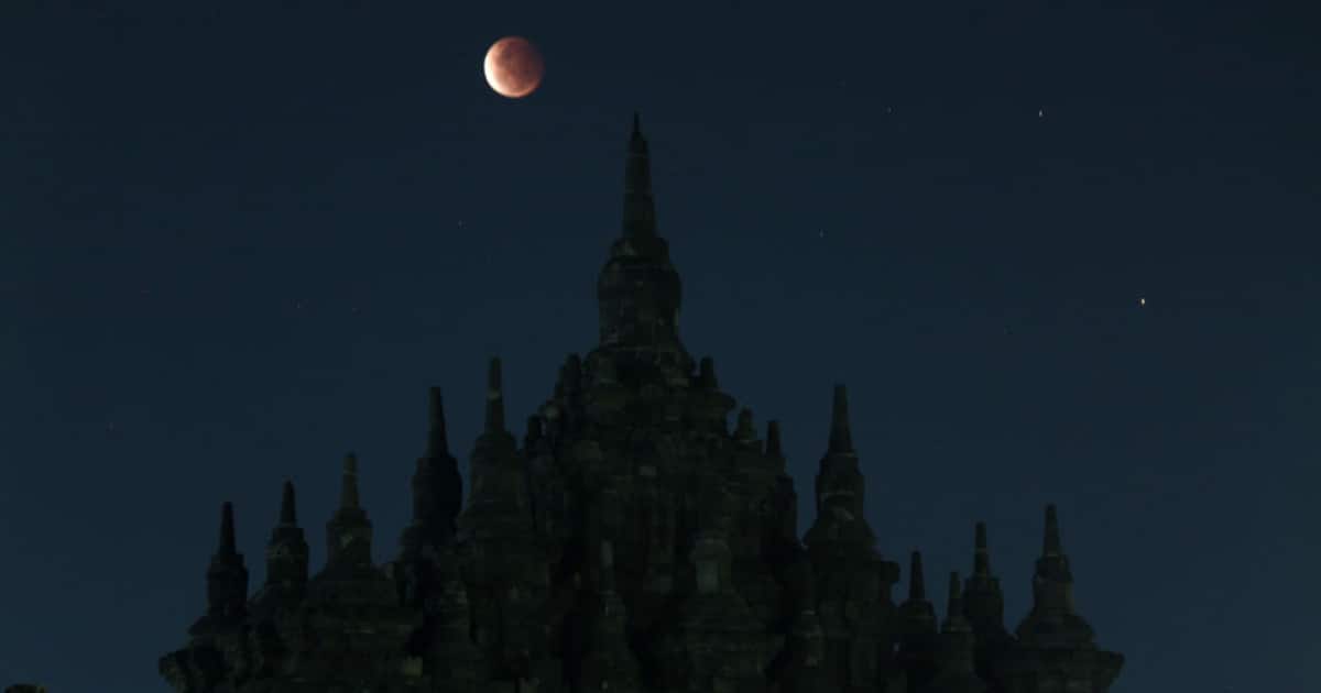 ‘Super Blood Moon’: Dramatic Photos From Around the World of Annual Lunar Eclipse