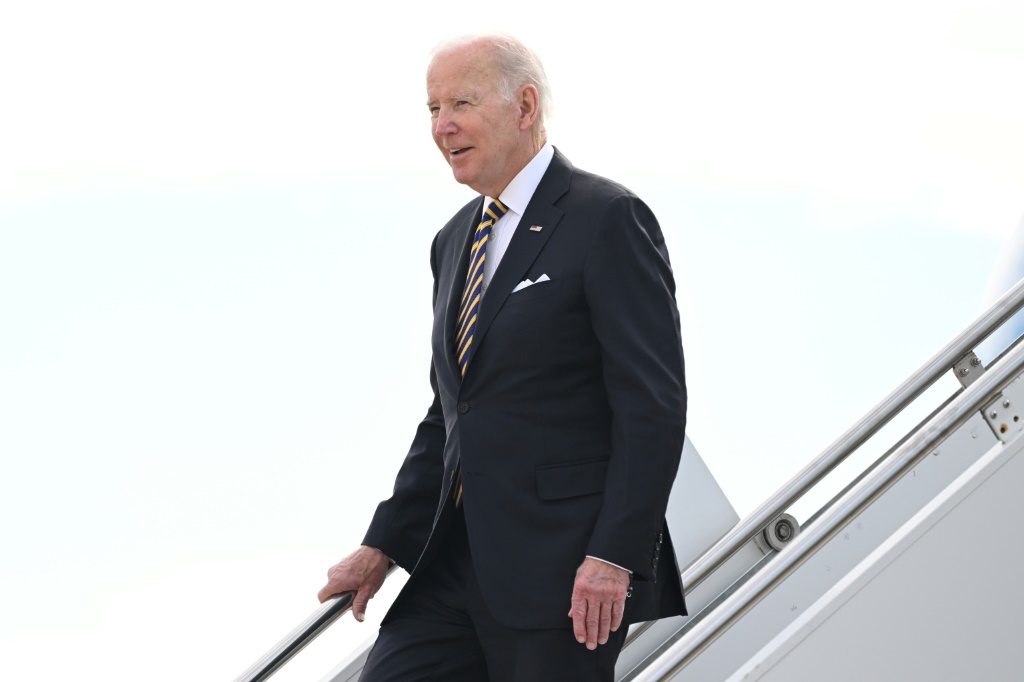 US President Joe Biden, currently on an Asian tour, phoned Mark Kelly to congratulate him on his Senate win