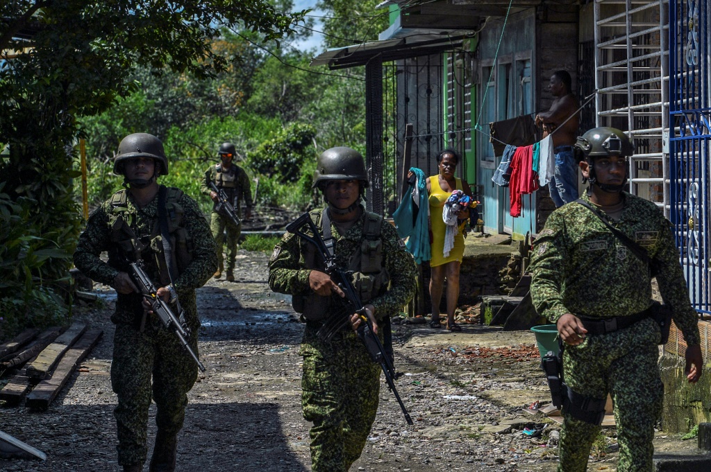 Soldiers and police deployed in Buenaventura face an uphill battle