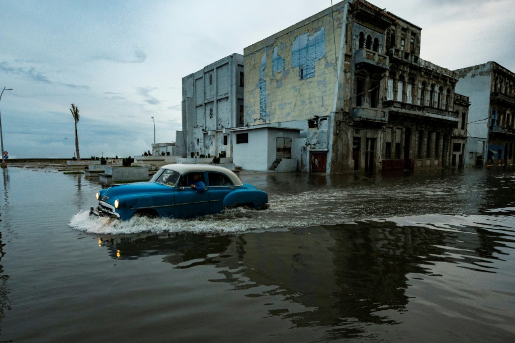 Many roads in Havana were left flooded by the passage of Hurricane Ian