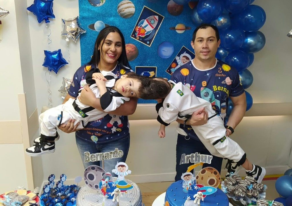 Brazilian conjoined twins Bernardo (L) and Arthur with their parents Adriely (L, back) and Antonio Lima, in Brazil: the twins were born with a single, shared brain have been separated in a complex surgery that doctors prepared for with the help of virtual reality.