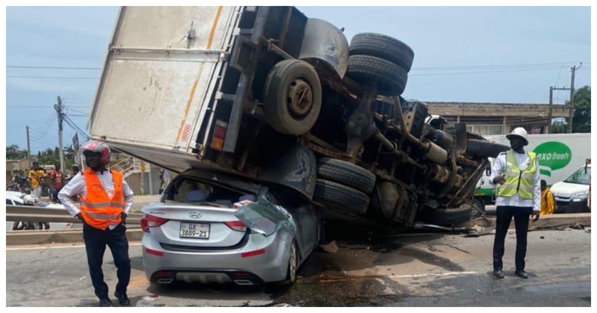 Truck smashes into saloon car in a gory accident on Accra-Kasoa road