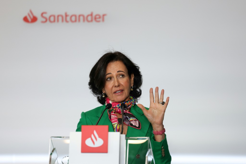 Banco Santander boss Ana Botin said the bank will be able to keep its objectives for 2023 thanks to record earnings