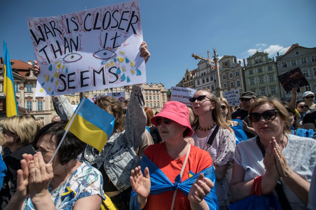 Research shows that support for Ukraine, while still relatively high, has been rapidly decreasing in the past few weeks