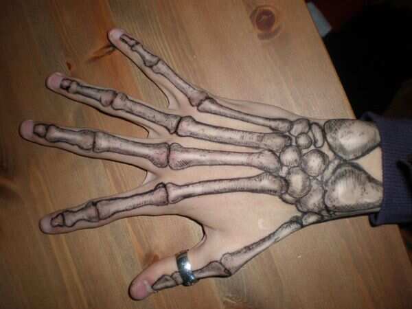 20 fascinating skeleton hand tattoo ideas to decorate your skin 