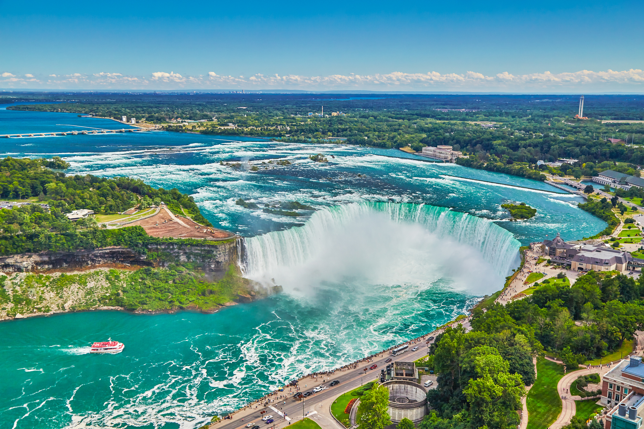Niagara waterfalls with Horse shoe falls and a boat