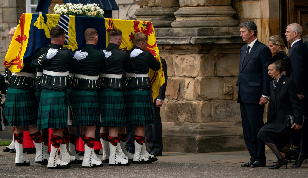 She accompanied the queen's coffin from Balmoral to Edinburgh