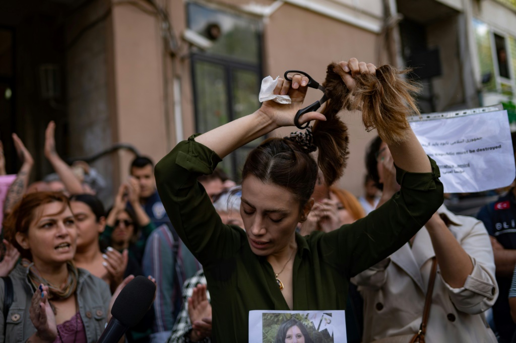 Women around the world have cut their hair in solidarity with the Iranian protest movement