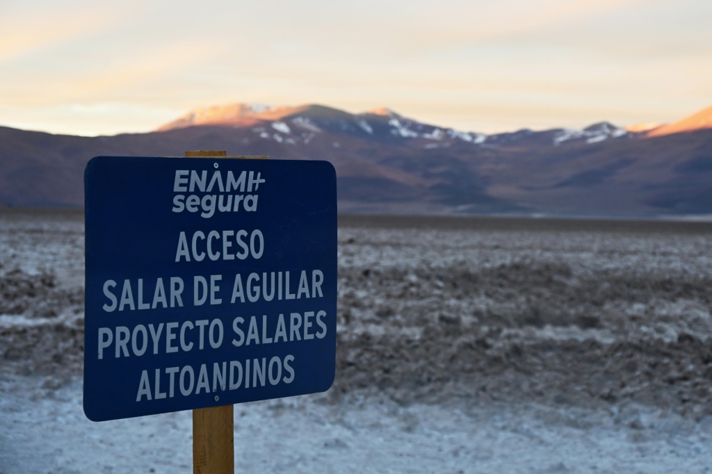 Between the Aguilar, La Isla and Grande salt flats in the Altoandinos region of the desert, Enami hopes to be able to mine 60,000 tons of lithium annually