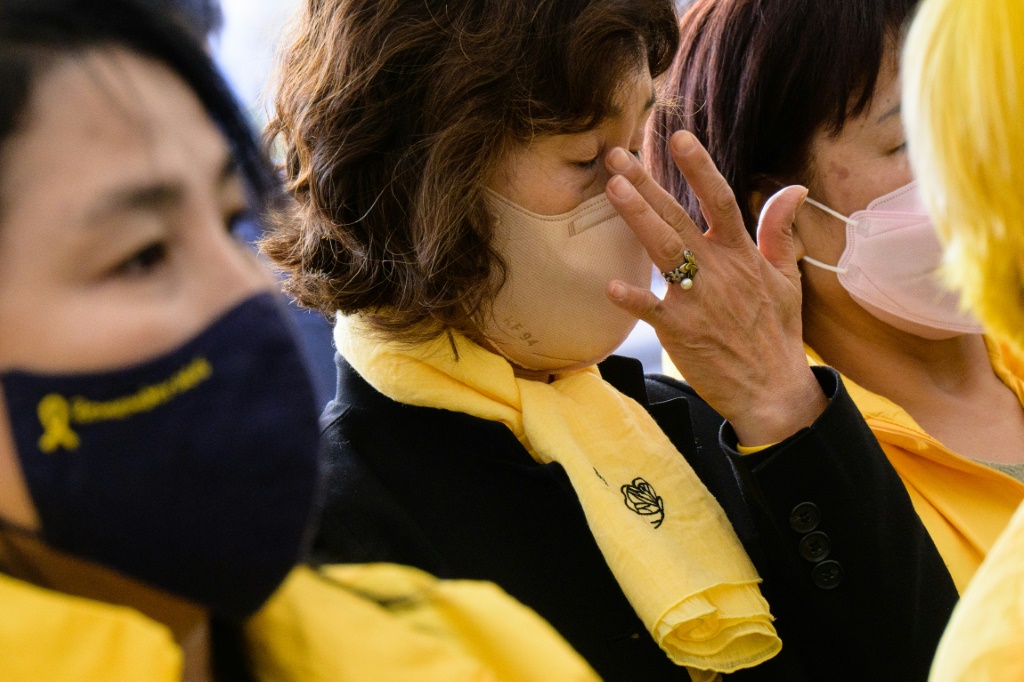 Family members of the victims of the Sewol ferry disaster -- resulting in more than 300 casualties in 2014 -- pay tribute at memorial for victims