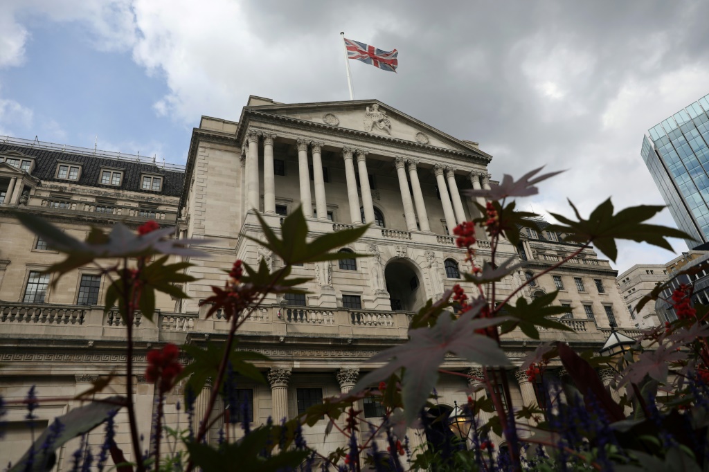 The Bank of England remains in the spotlight after disappointing investors by not announcing a rate hike to support the pound