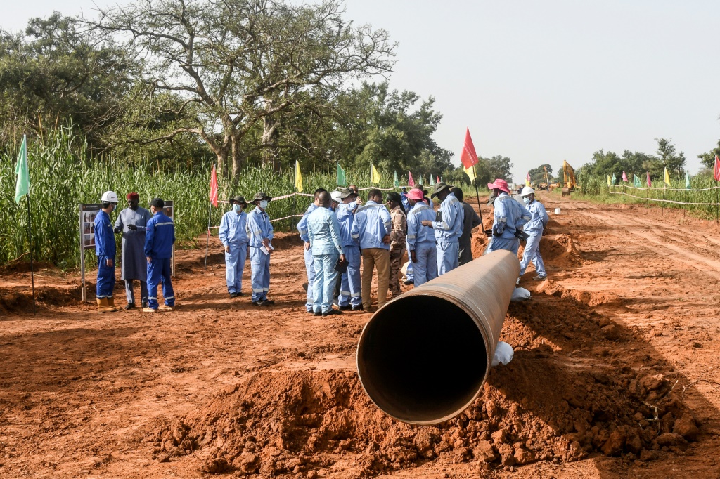 In southwest Niger, the longest oil pipeline in Africa is being built