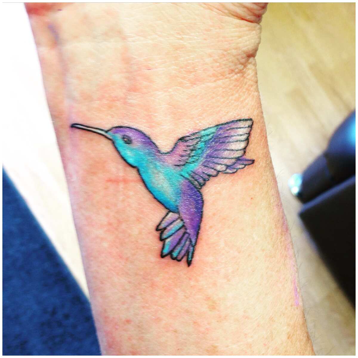 sweet little hummingbird as a memorial tattoo for the kindest soul  @hannah.simmonsss 🫶🏼 Thank you for trusting me with your first p... |  Instagram