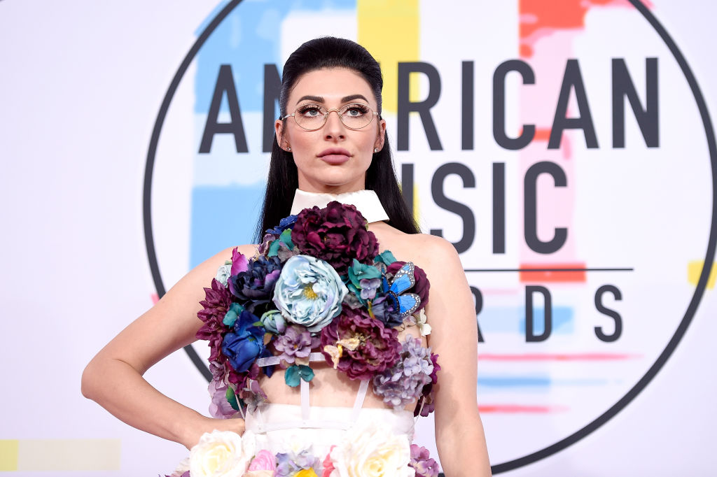 Qveen Herby poses at the 2018 American Music Awards.