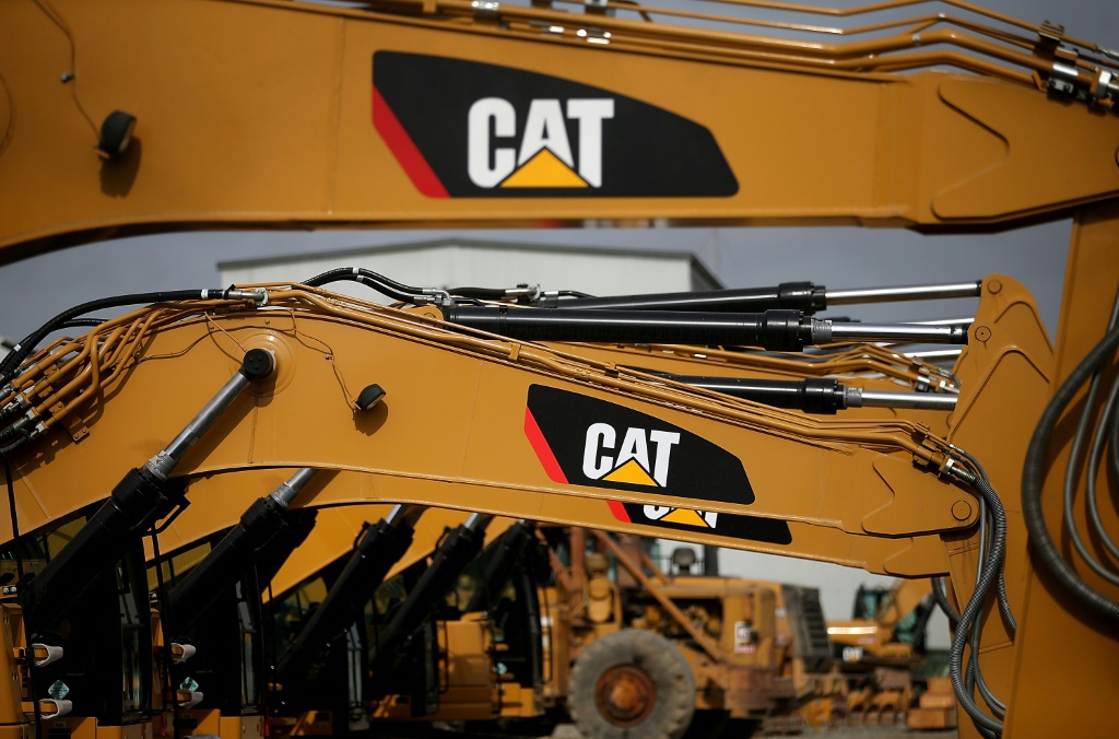 Caterpillar reported higher earnings, but warned that supply chain problems continue  to constrain its outlook