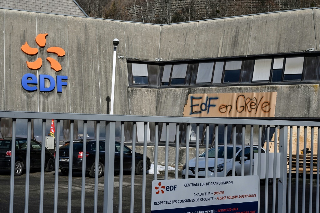 EDF workers are active in strikes and protests against pension reform plans
