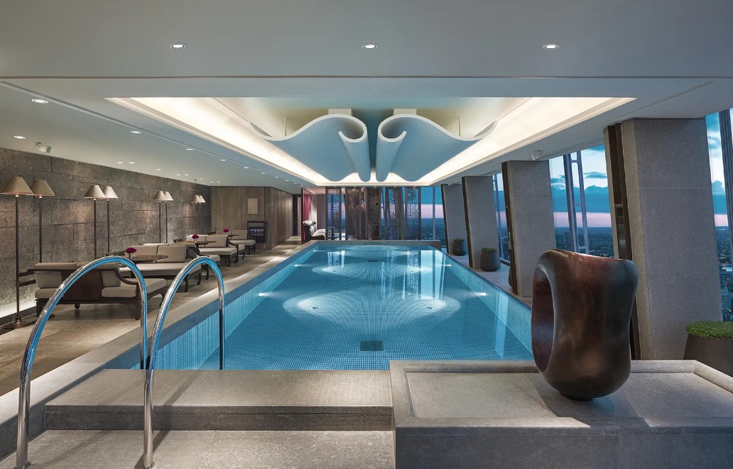 the infinity pool at Shangri-La Hotel at The Shard, London