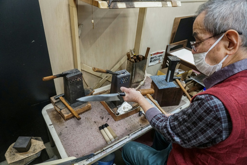 Japan's hand-forged knives a slice of samurai metallurgy - YEN.COM.GH