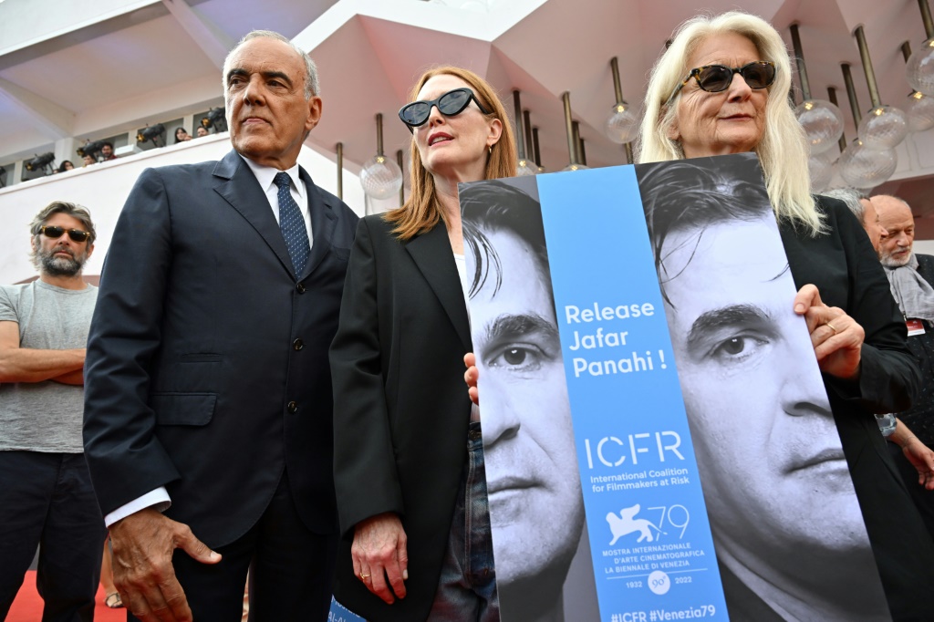 Jury head Julianne Moore led a flash-mob protest against the imprisonment of Iranian director Jafar Panahi