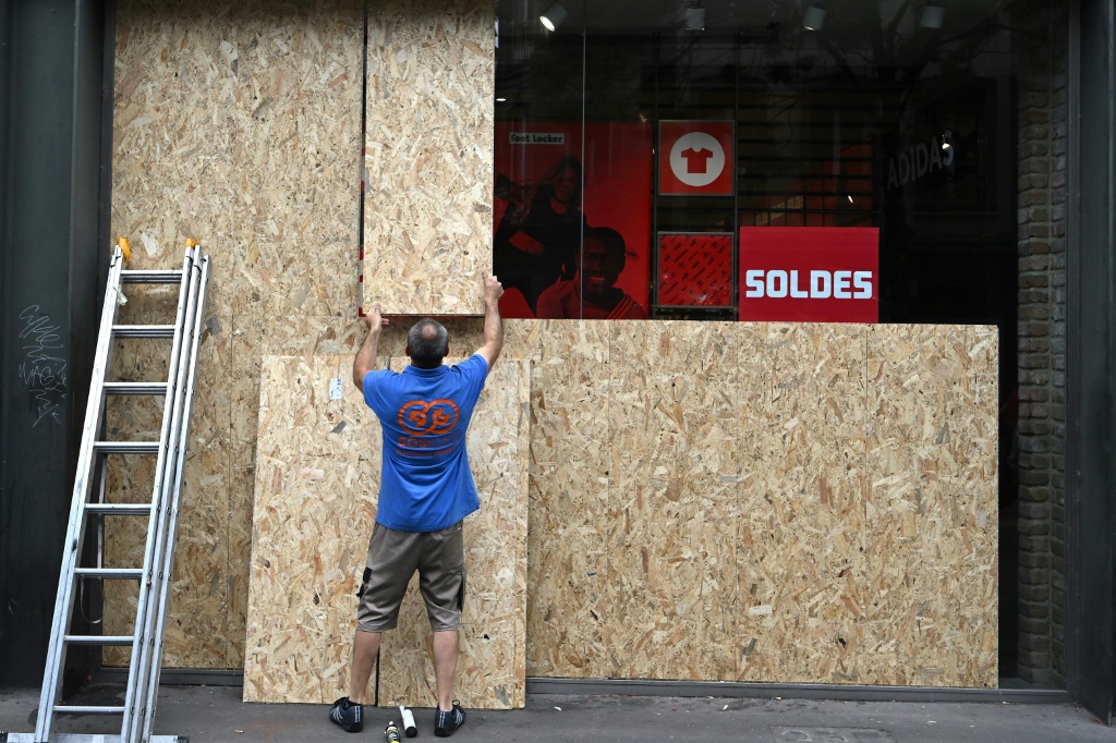 Most businesses that chose to protect their storefronts have left the boards -- installed for a price of between 50 and 100 euros per square metre (10 square feet) -- in place for now