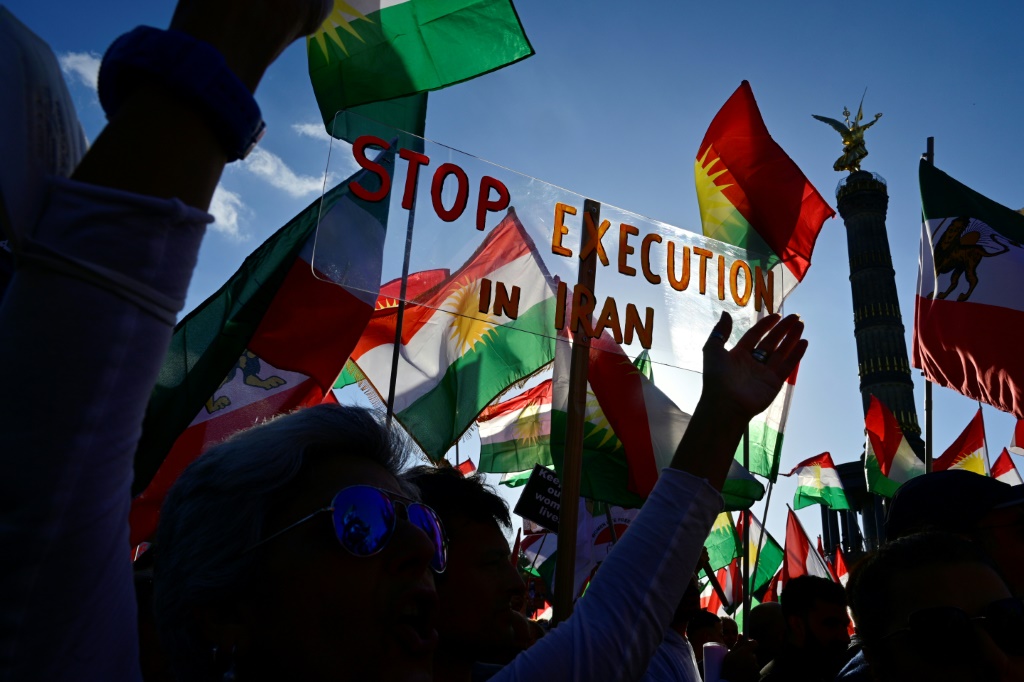 Protesters in Berlin hold up a banner reading 'Stop Execution in Iran'