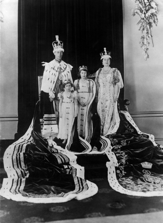 As an 11-year-old princess, Elizabeth attended her father's coronation as king George VI
