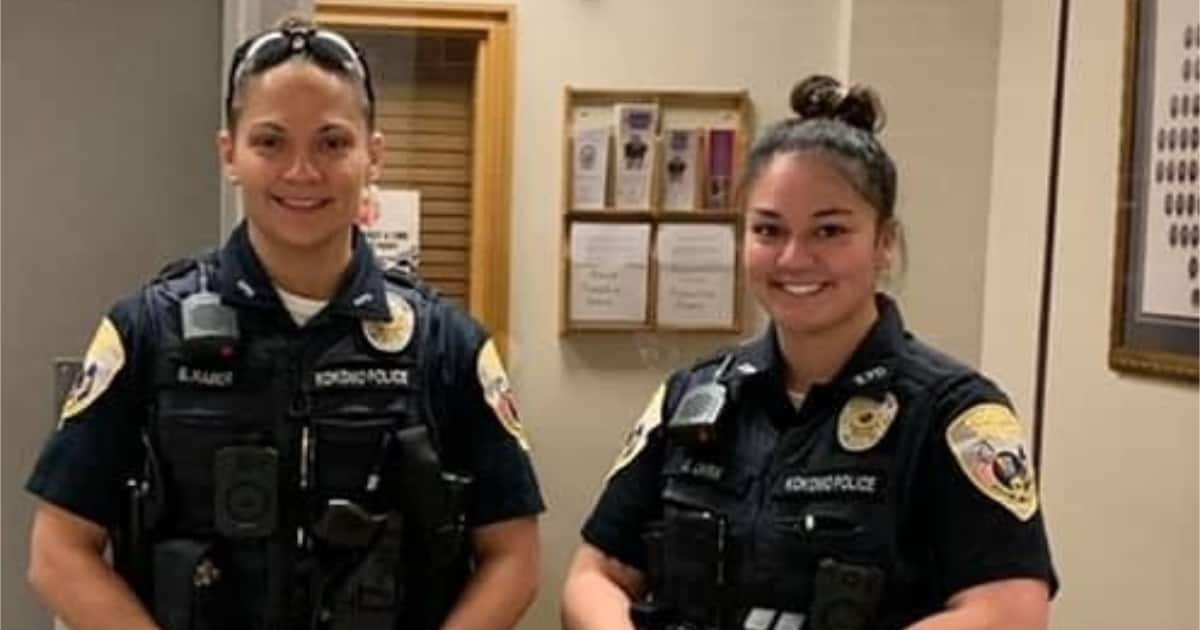 Two Police Officers Awarded After Helping Desperate Mother Deliver Baby on Side of The Road