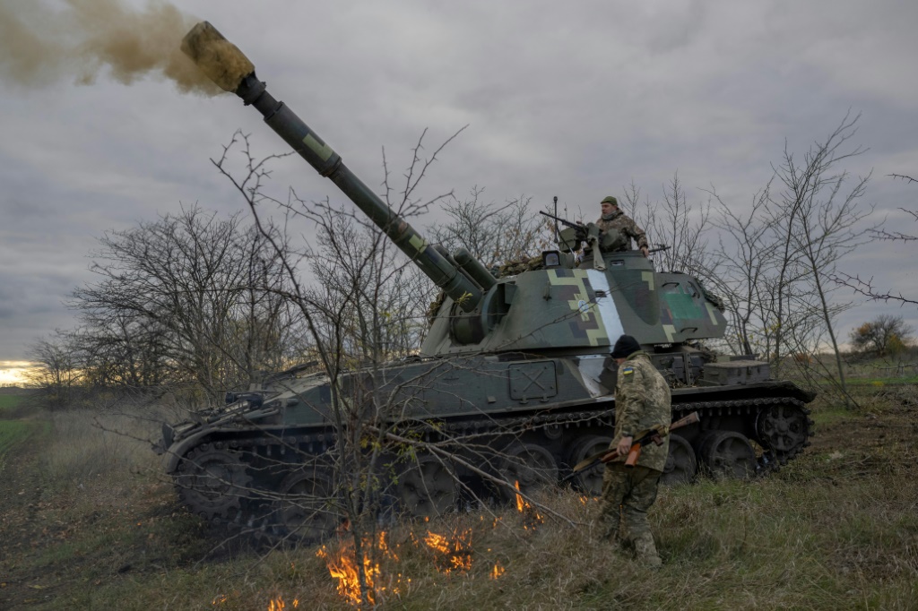 Ukraine is relying on artillery fire to recapture the southern city of Kherson before the winter freeze