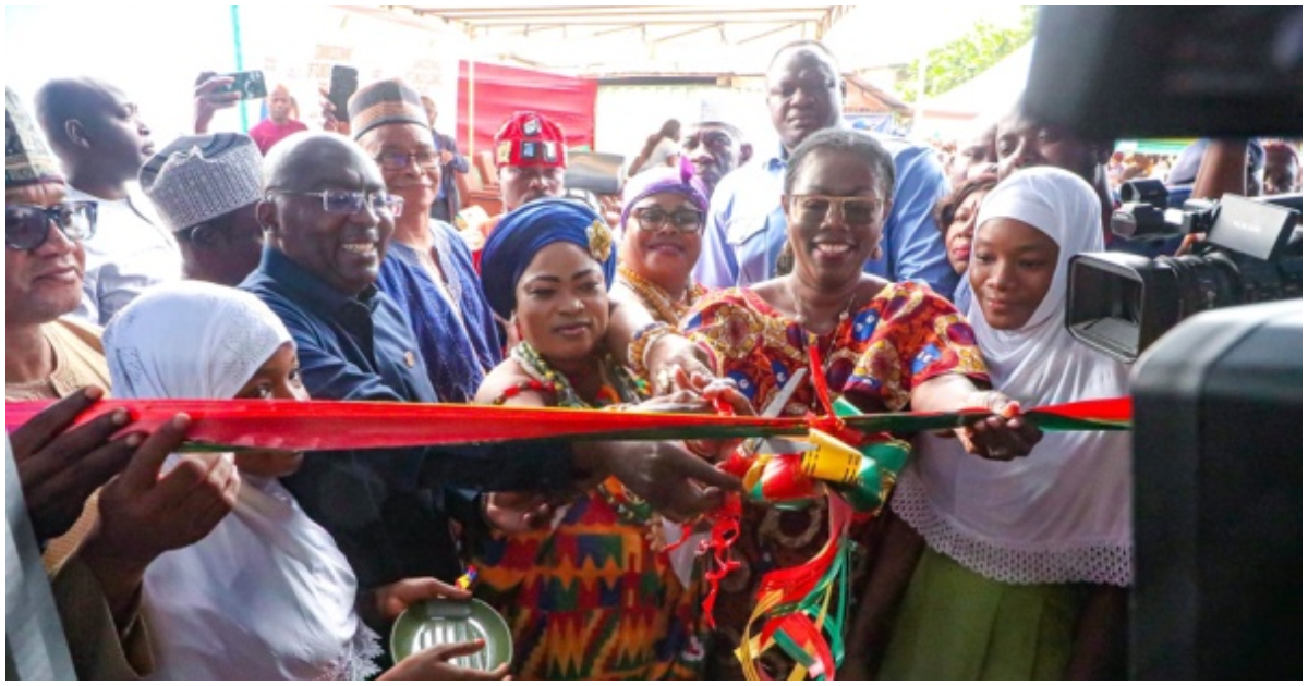 VP Bawumia commissions the building with the Minister of Communications, Ursula Owusu Akurful