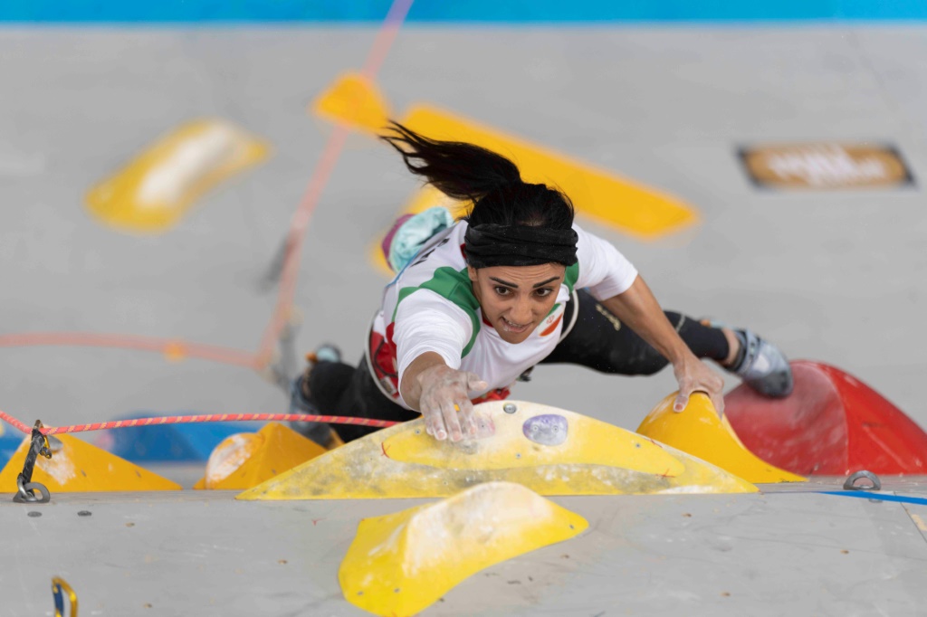 Elnaz Rekabi flew back to Tehran's international airport after the competition in South Korea