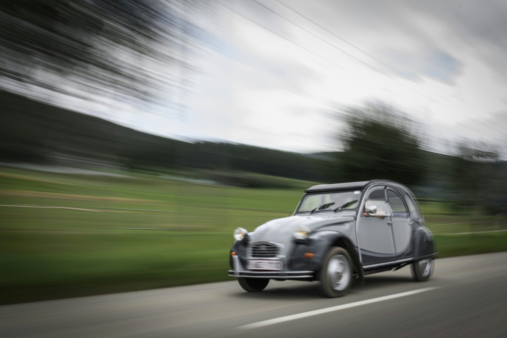 2CV enthusiasts follow one-way routes to help them explore the Jura countryside