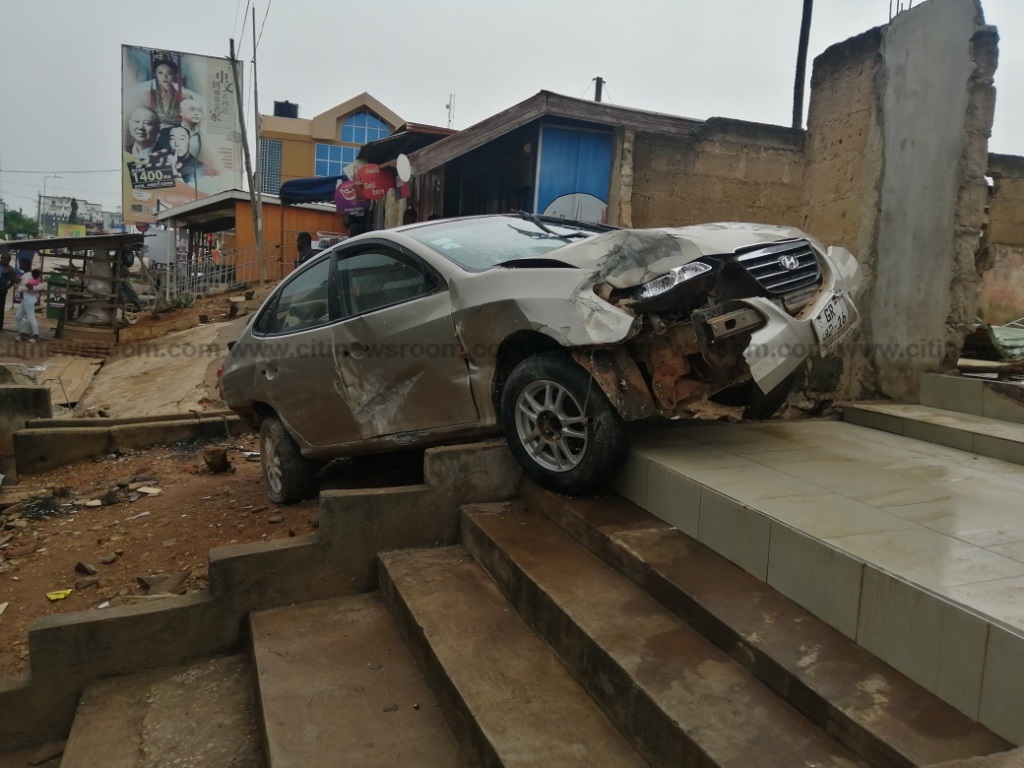 Porridge seller crushed to death after vehicle rams into her by the roadside in Kumasi