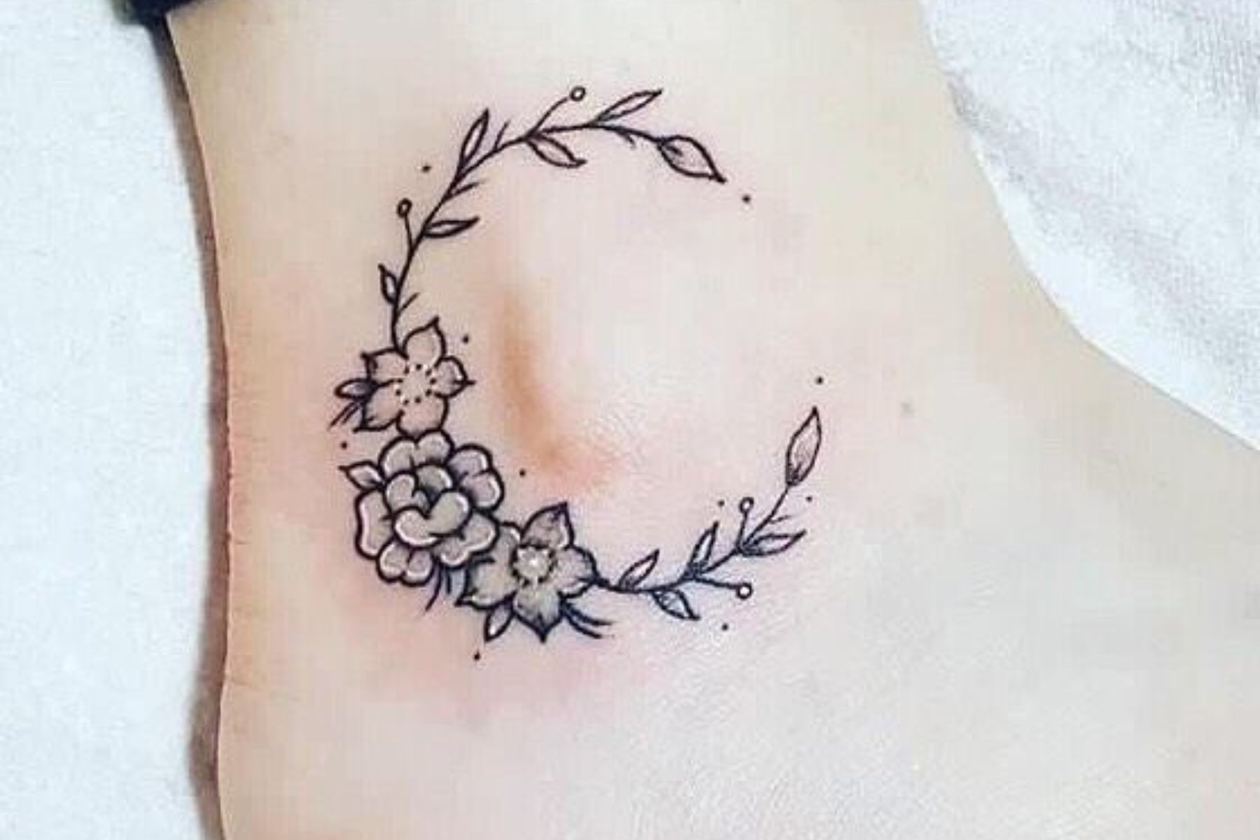 25 Cute Tiny Floral Ankle Tattoo Ideas