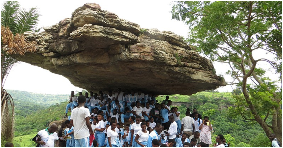 School children under the Umbrella Rock