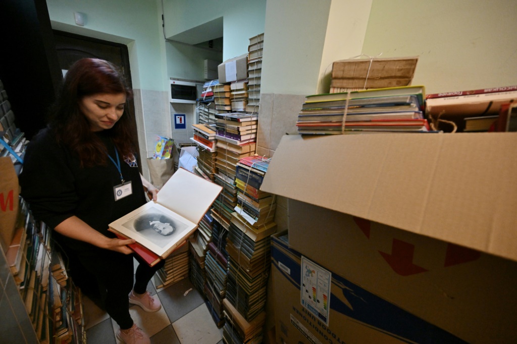 Ukrainians are recycling second-hand Russian-language books to raise funds for Kyiv's forces