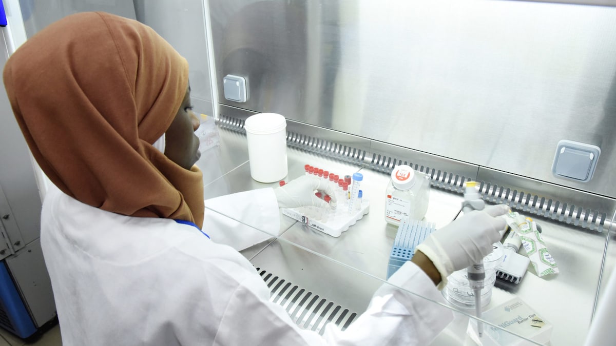 Coronavirus: Senegal technicians develop 10-minute test kits to assist UK