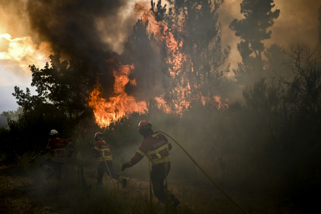 A huge wildfire thought to have been brought under control in central Portugal last week flared up again on Tuesday