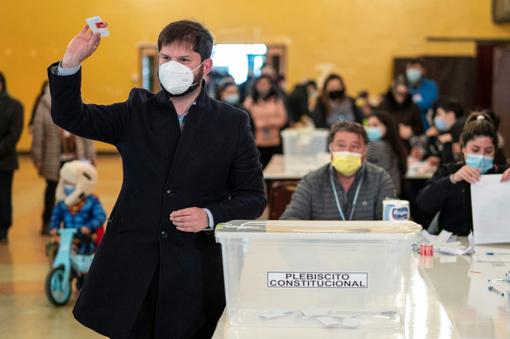 Chile's President Gabriel Boric casts his vote -- he backs the proposed new constitution