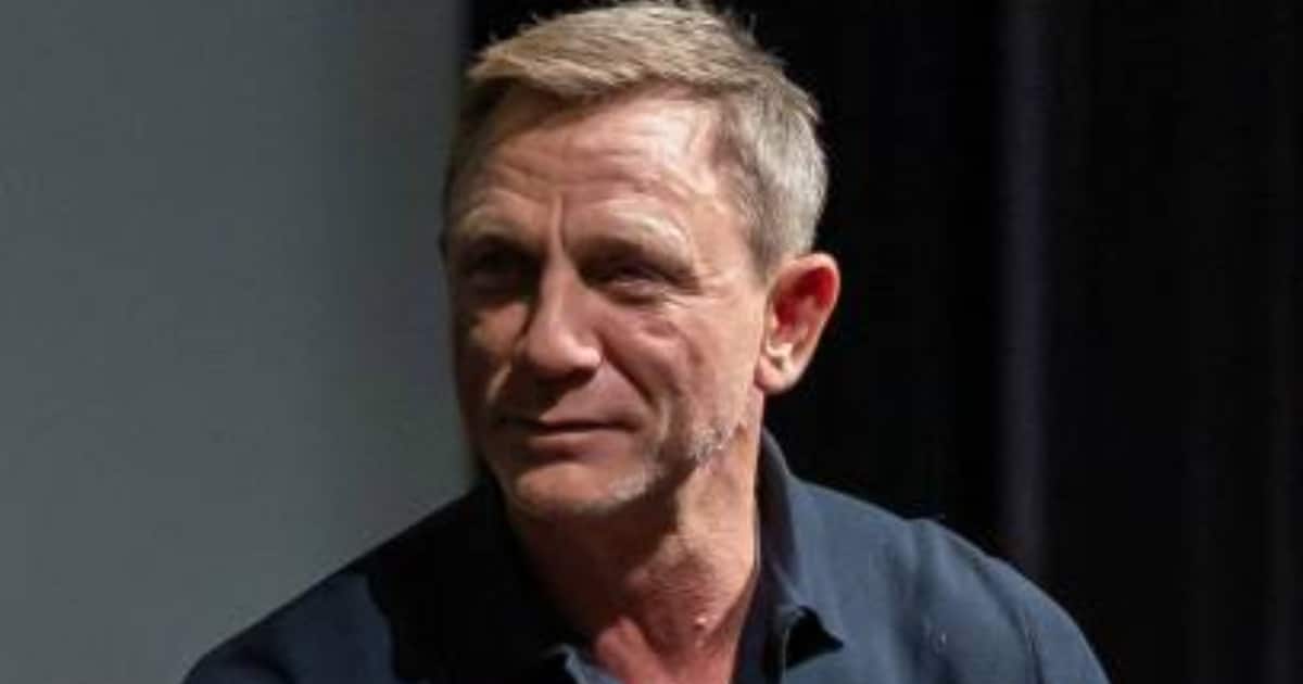 Daniel Craig says James Bond fame was difficult to handle at first.