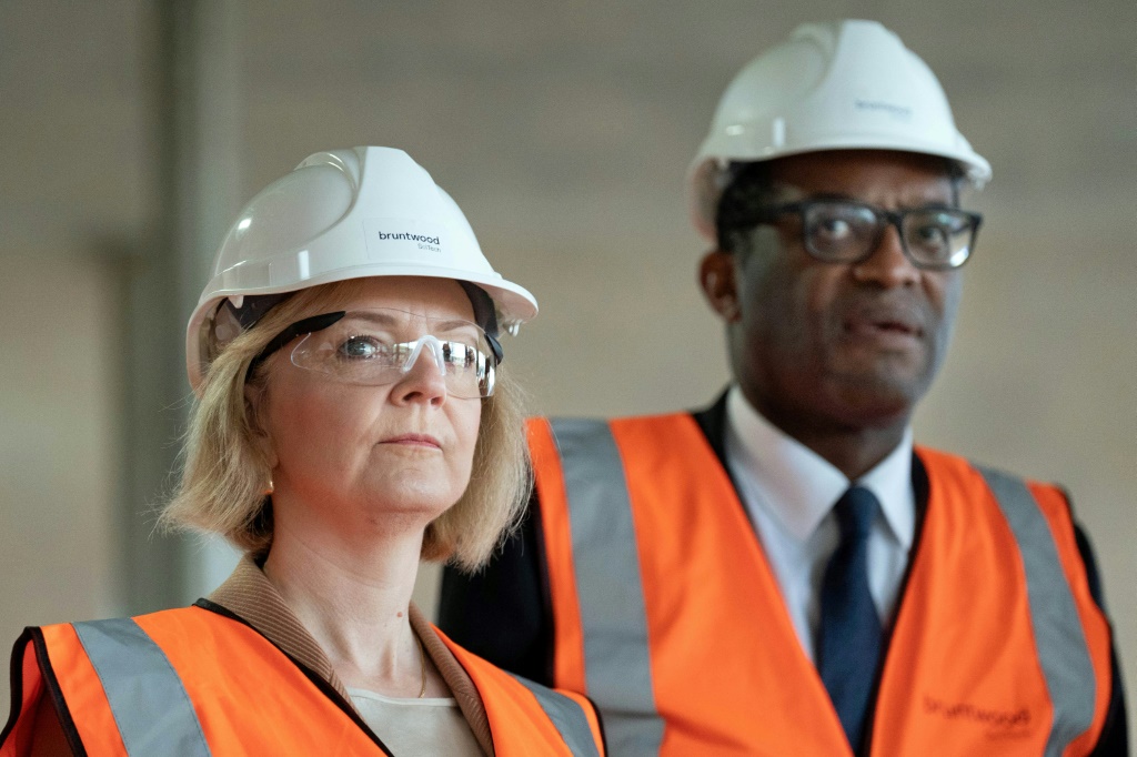 UK Prime Minister Liz Truss and her finance minister Kwasi Kwarteng are under pressure due to their plans for unfunded tax cuts