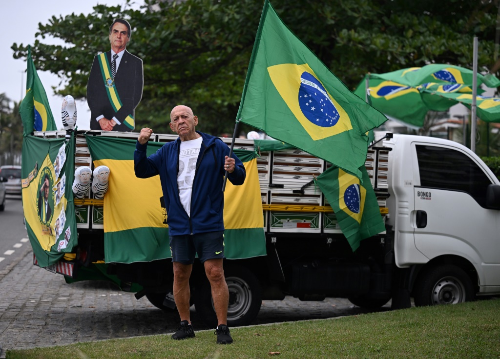 Cacalo Matarazzo, Bolsonaro's neighbor, calls him 'a guy fighting to build a better Brazil'