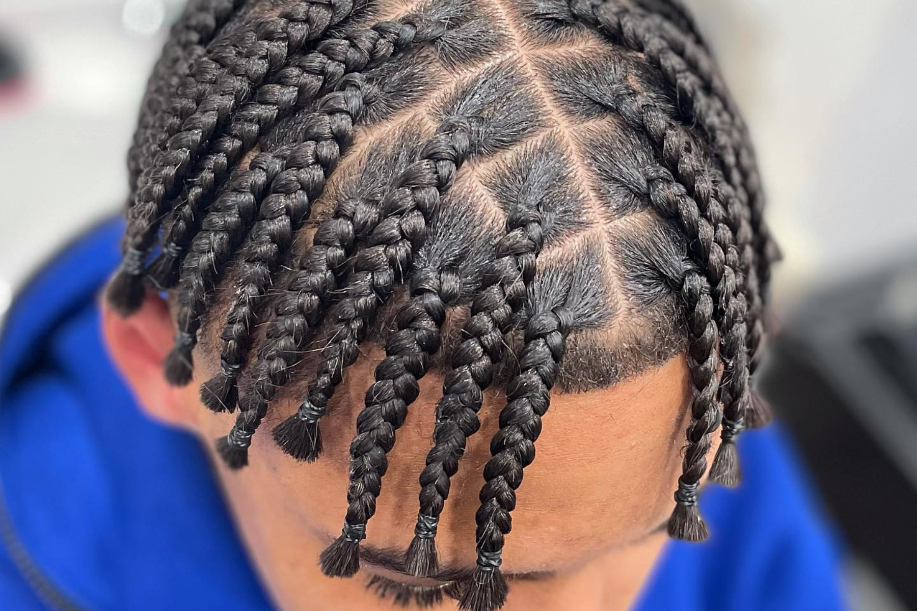 Most young girls love a well-decorated hairstyle, and this is probably one  of the best knotless braids you can choose for kids. Each braid is  decorated with eight beads, using blue shades