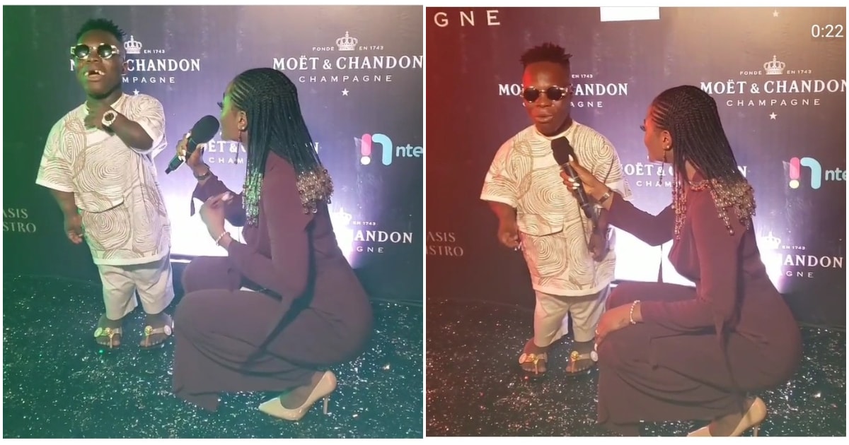 Shatta Bandle spotted on red carpet as presenter squats to interview him (photo)