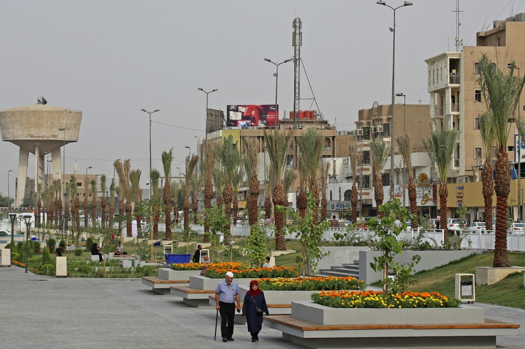 Alongside the monument, a previously abandoned promenade has been paved and planted with gardens of flowers and palm trees