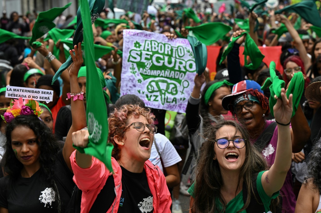 People take part in a demonstration for International Safe Abortion Day in Caracas, on September 28, 2022