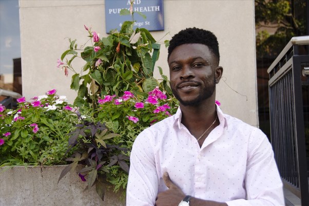 Photo of former Ghanaian gum seller who now studies at Yale University pops up