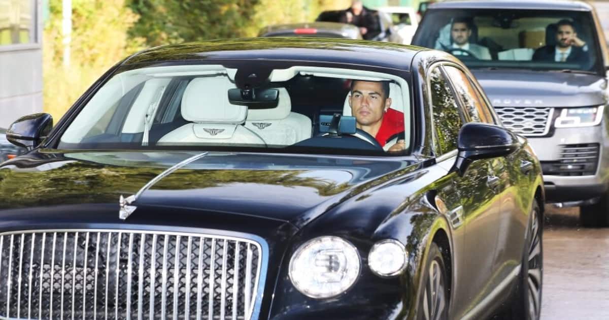 Ronaldo drove a top-spec Bentley Flying Spur as he arrived for Man United training. Photo: The Sun.