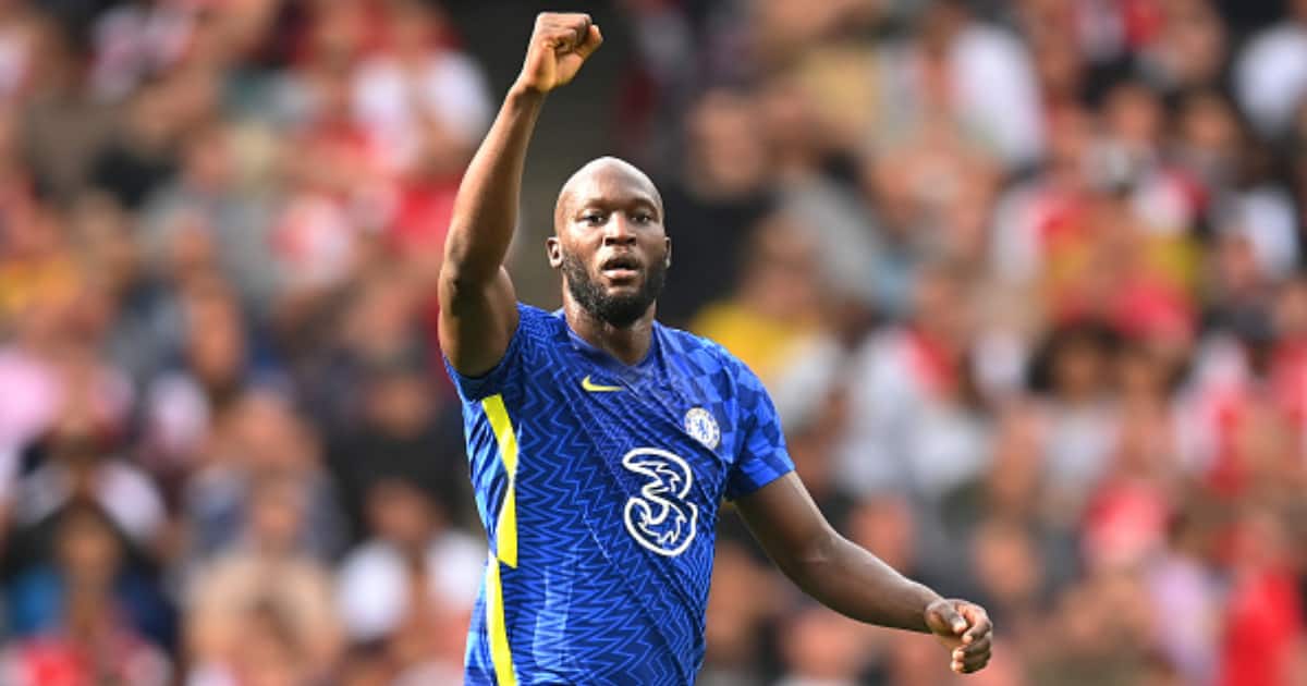 Romelu Lukaku of Chelsea celebrates after scoring their side's first goal during the Premier League match between Arsenal and Chelsea at Emirates Stadium on August 22, 2021 in London, England. (Photo by Michael Regan/Getty Images)