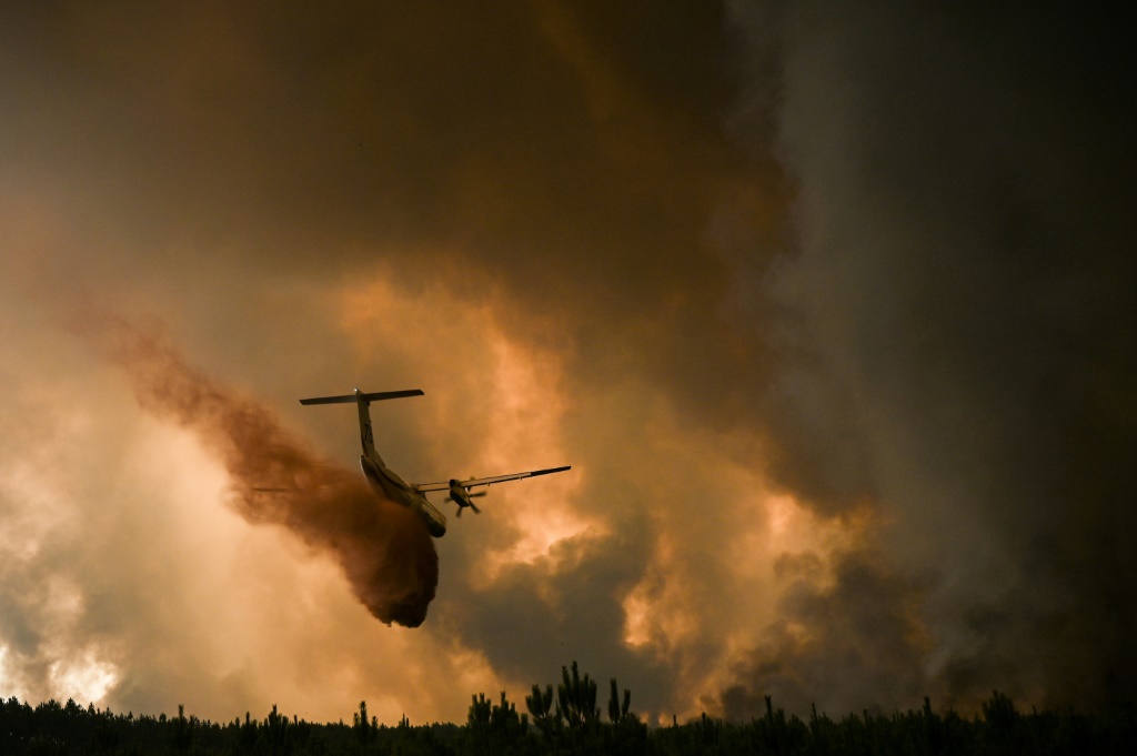 Aircraft are assisting the fire-fighting battle on the ground