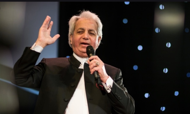 Benny Hinn prays for the sick and Akufo-Addo (Video)